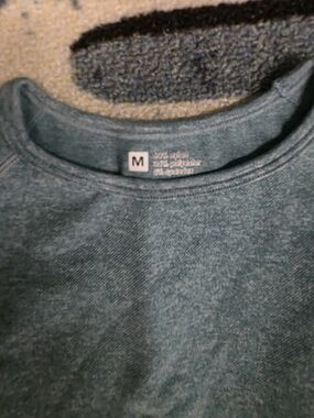 Crop Top Workout Shirt. Shortsleeve